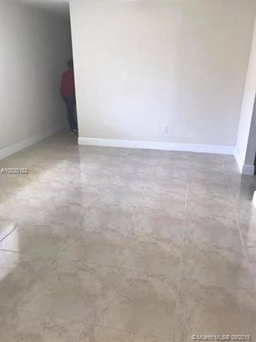 Foto del edificio - 6085 W Flagler St