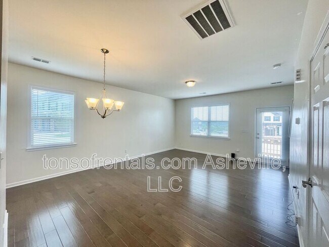 Building Photo - 351 Cardwell Ln