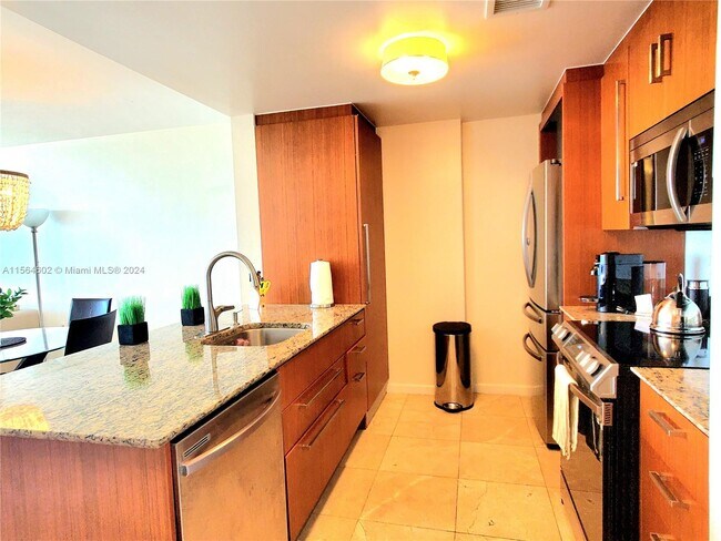 Building Photo - 10275 Collins Ave