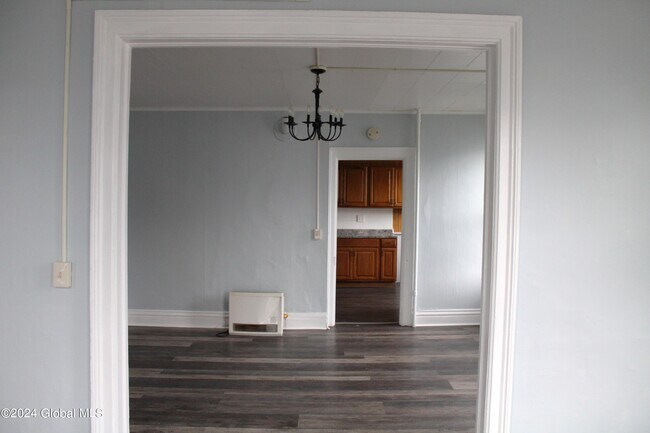 Building Photo - 163 Paine St