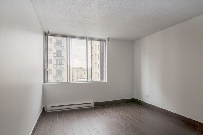 Building Photo - 2285 Rue St Mathieu