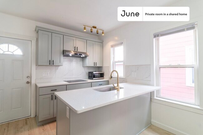 Foto del edificio - Room in Shared 4 bed/1 bath home