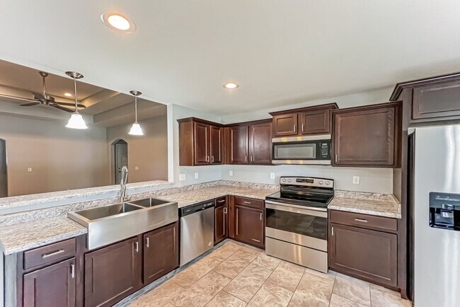 Foto del edificio - 16382 Pottery Ln