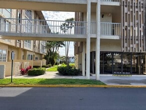 Building Photo - 121 Island Way