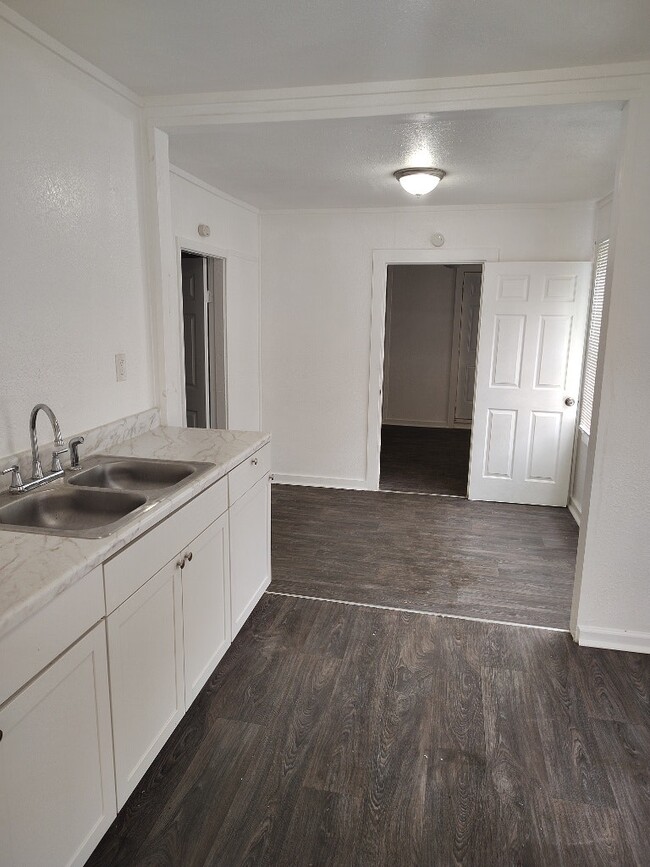 Photo - 144 Neatherwood Dr House