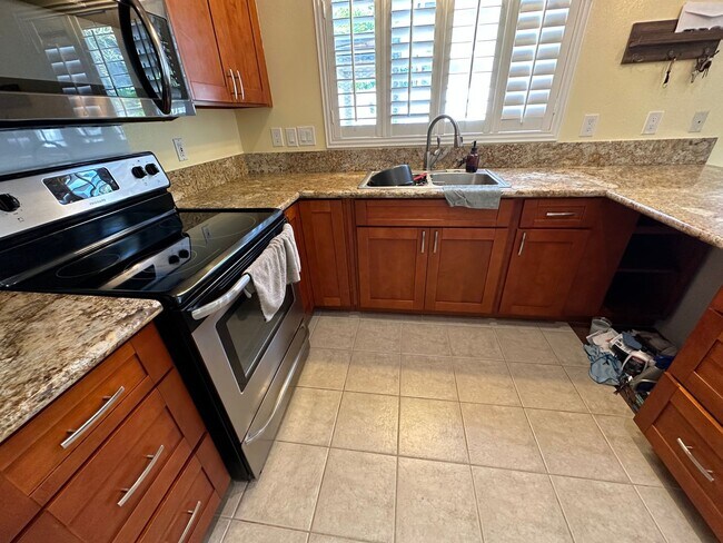Foto del edificio - 2 Bed Upgraded Home, Solar, end of street ...