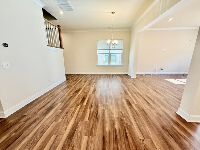 Foto del edificio - 127 Heathbrook Ln