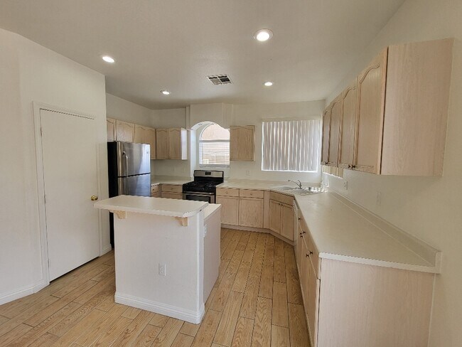 Building Photo - 180 Hickory Heights Ave