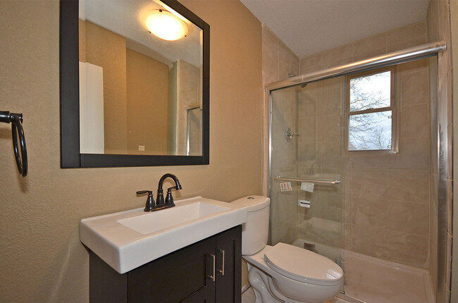 Foto del edificio - Cute 3 Bedroom, 1 bath house in Dearborn, MO