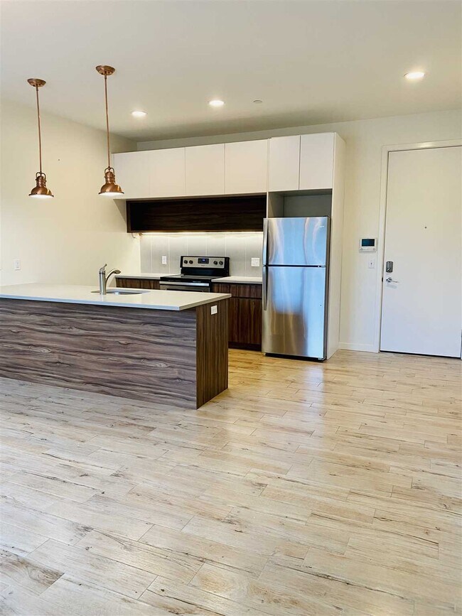 Building Photo - 344 Main St