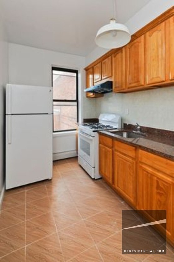 Building Photo - 53 6th Ave