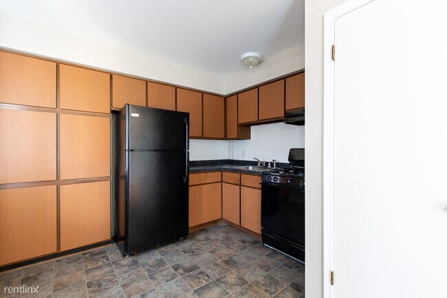 Foto del edificio - 2 br, 1 bath  - 1234 Holmes Rd Apt 4