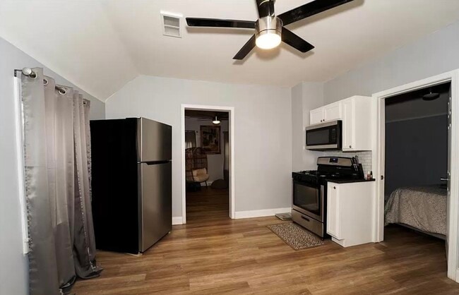 Building Photo - 3647 W 47th St