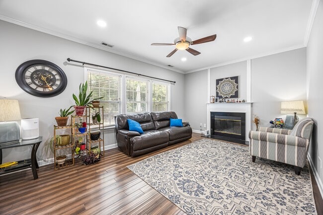 Building Photo - 1903 Dundalk Rd