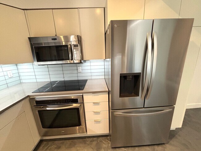 Foto del edificio - Clean 2 bedroom condo located near downtown Fullerton