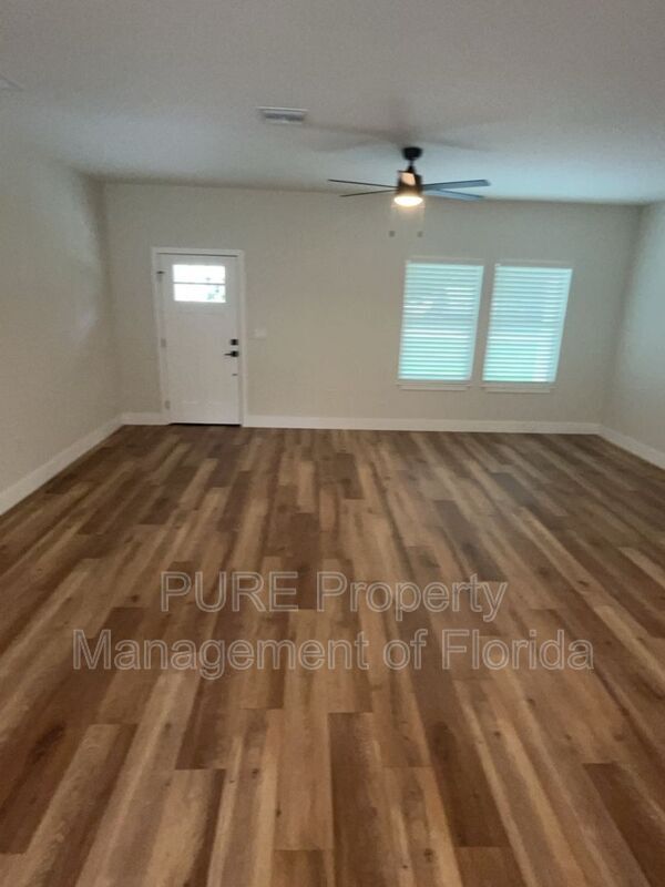 Foto del edificio - 2635 NE 37th Place Rd