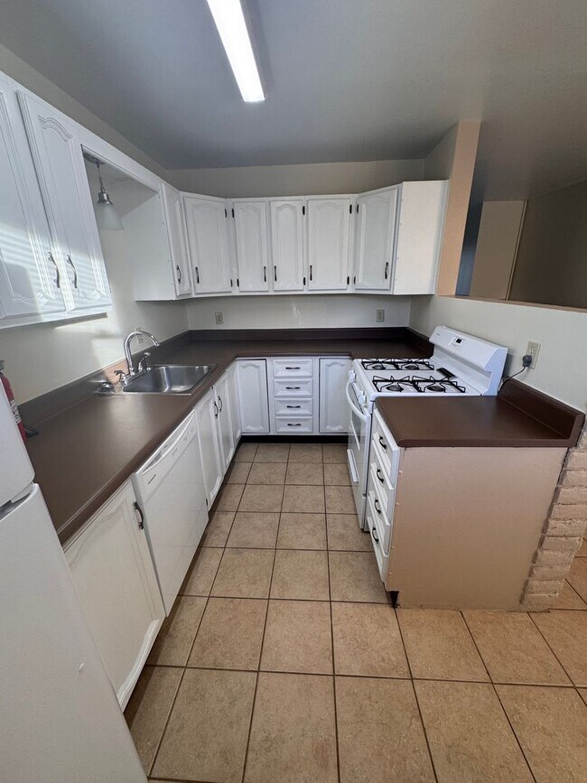 Foto del edificio - 3504 Oakview Dr