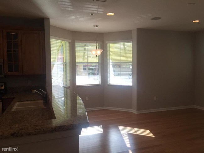 Building Photo - 3 br, 2.5 bath Townhome - 1220 Via Maggio