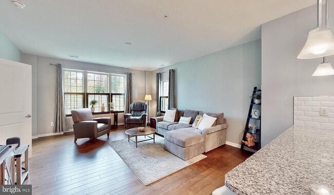 Foto del edificio - 7075 Darbey Knoll Dr