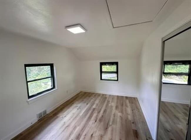 Photo - 10318 Lindberg Ave House