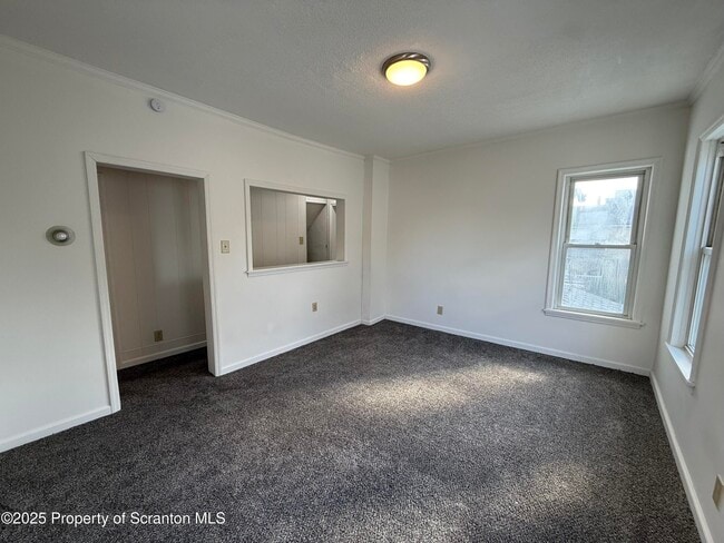 Foto del edificio - 729 W Locust St