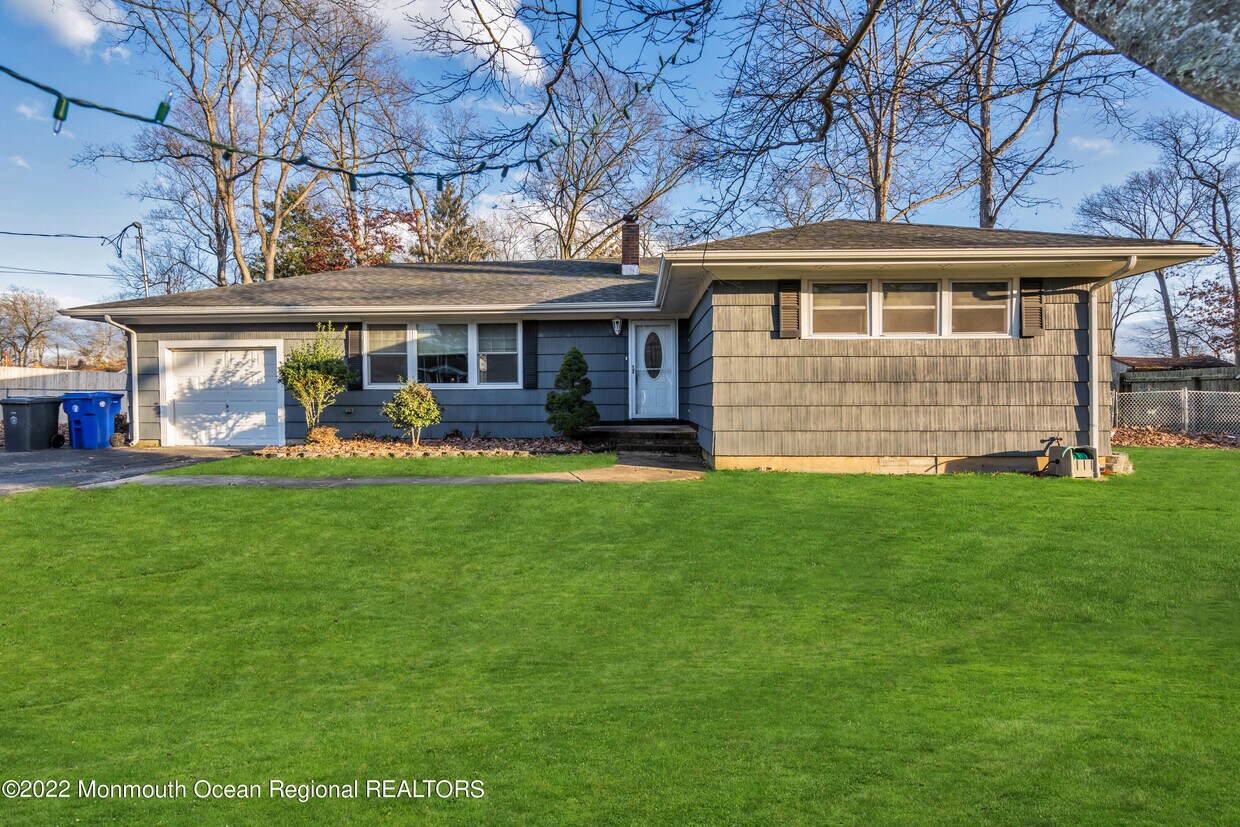 10 Tanager Dr, Toms River, NJ 08755 House for Rent in Toms River, NJ