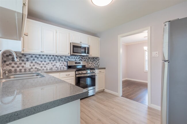 Foto del edificio - 5527 Jessamine St