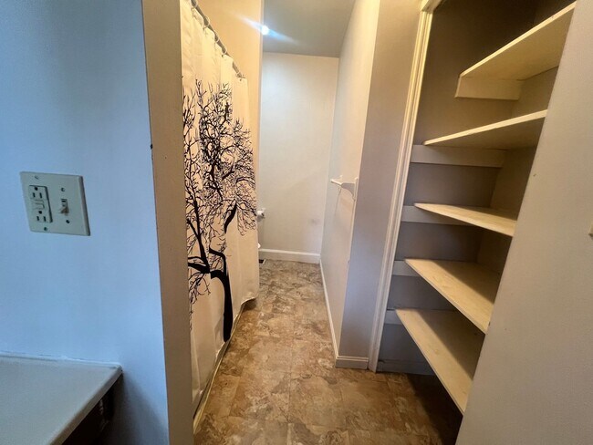 Foto del edificio - 2-bedroom, 1.5-bathroom home located in th...
