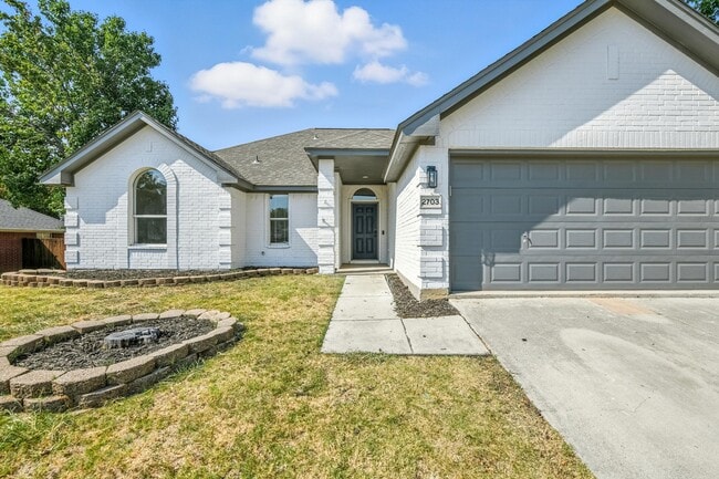 Building Photo - 2703 Whetstone Dr