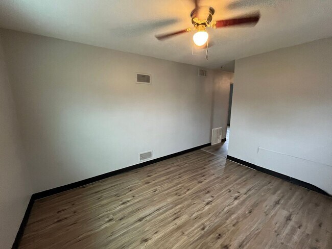 Foto del edificio - 53 E Rosewood Dr