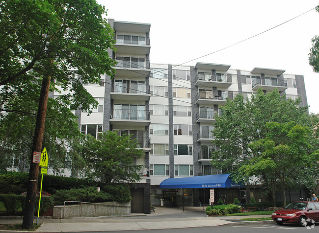 Building Photo - Crystal Towers