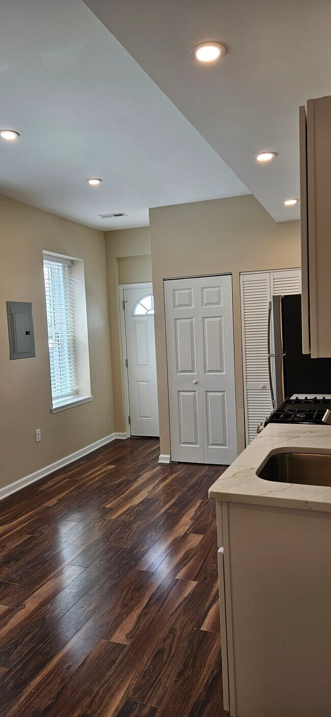 Foto del edificio - 2016 1st St NW