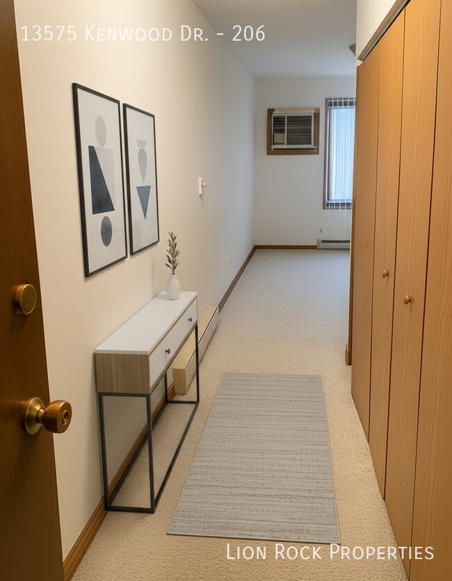 Foto del edificio - 13575 Kenwood Dr N