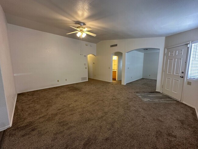 Building Photo - Eastside 3 Bed 2 Bath with Office/Den!