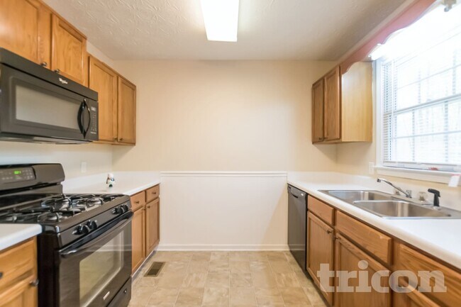 Building Photo - 441 Dillon Dr