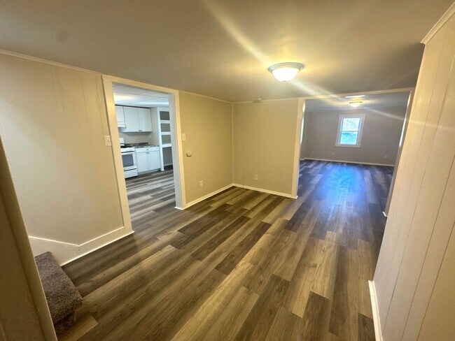 Building Photo - Roomy 3-Bedroom Home with Big Yard!