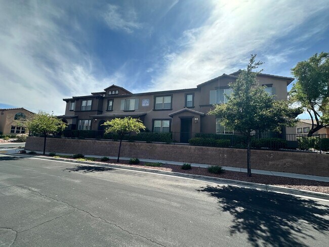 Foto del edificio - Summerlin Townhome