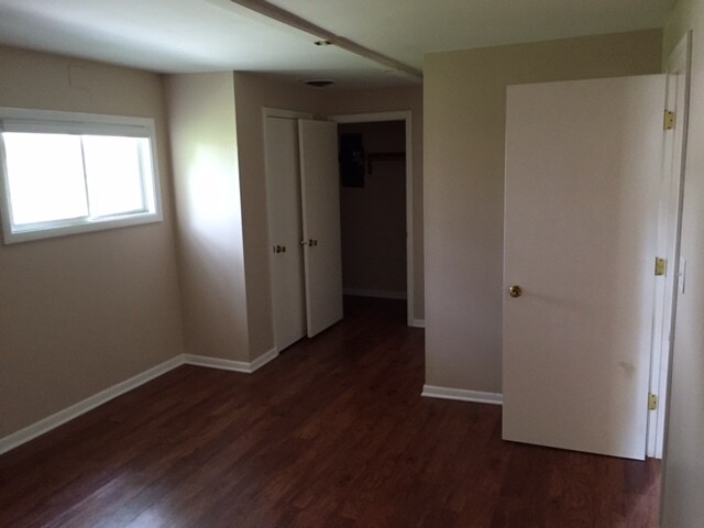 Building Photo - 15 Shagbark Rd