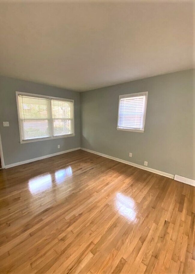 Building Photo - Minutes from UPTOWN! 4 Bedroom!  100% Remo...