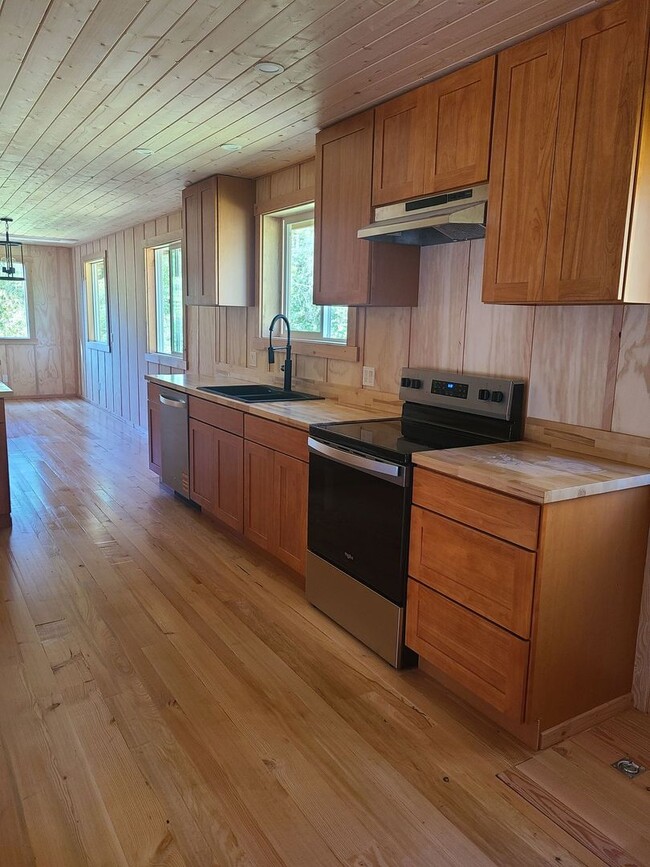Building Photo - Beautifully Restored 1 bed 1 bath farmhous...