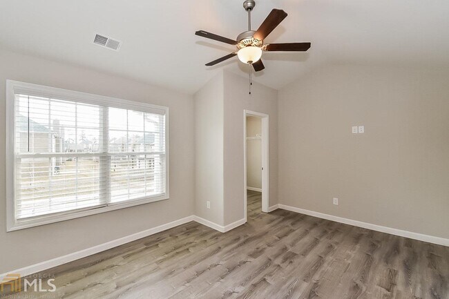 Building Photo - 273 Cliffhaven Cir
