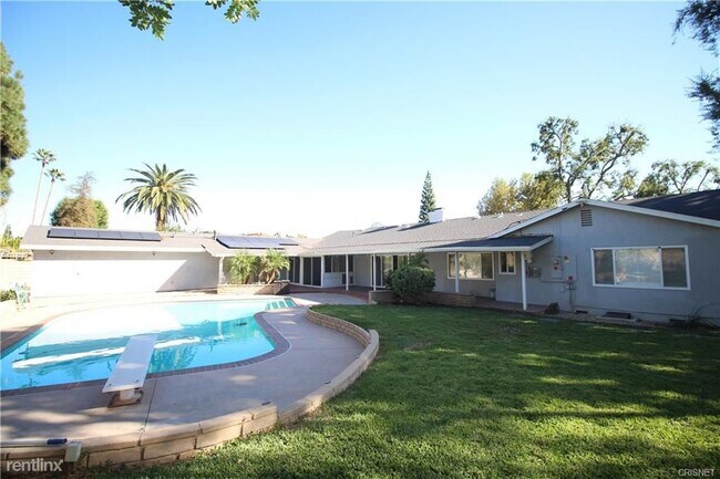 Foto del edificio - 5 br, 3 bath House - 19429 Mayall St