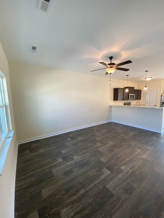 Foto del edificio - 2 bedroom, 2.5 bath end unit unfurnished townhouse in Sneads Ferry Justice Farm Townhome community