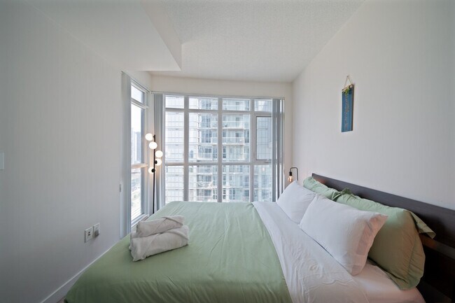 Building Photo - 2708 Puente de Luz