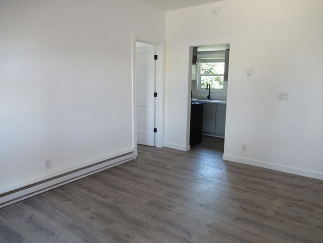 Building Photo - Total Remodeled One Bedroom