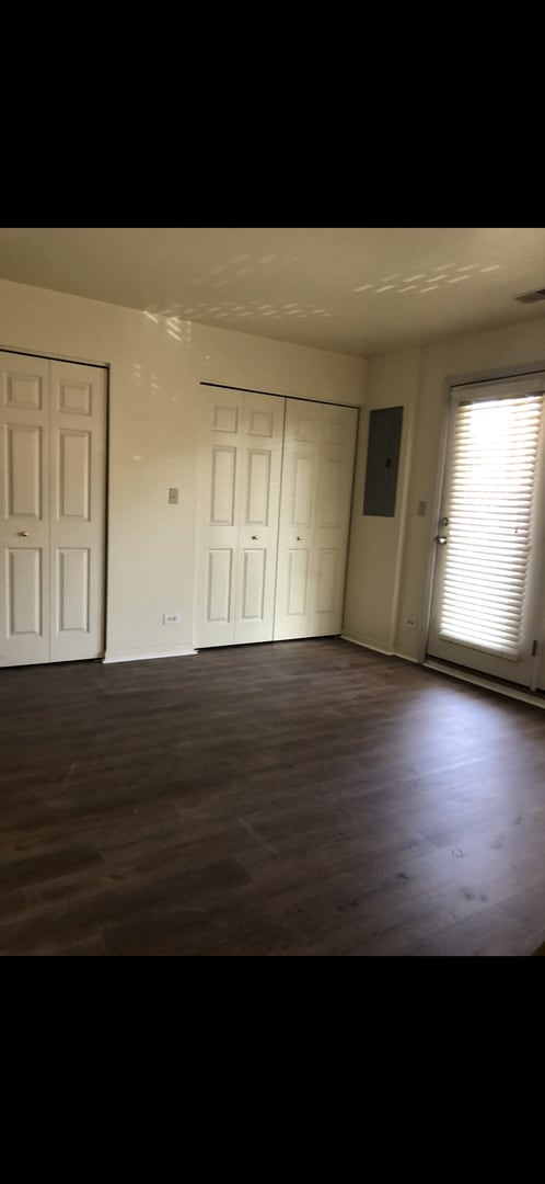 Building Photo - Perfect Condo on Division!
