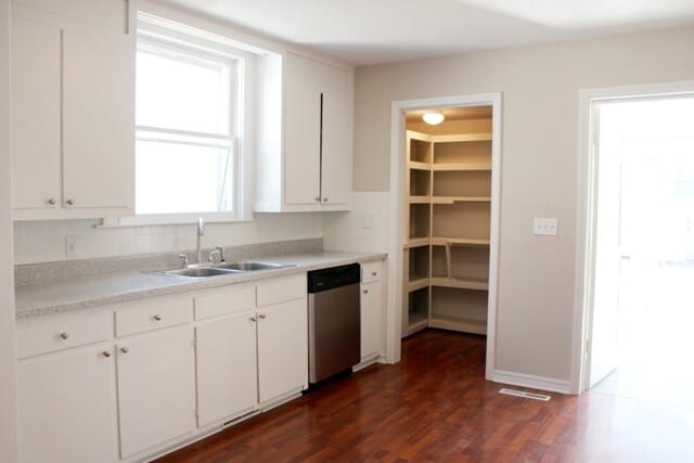 Building Photo - Charming 1.5-Story Home in Winfield – 3 Be...