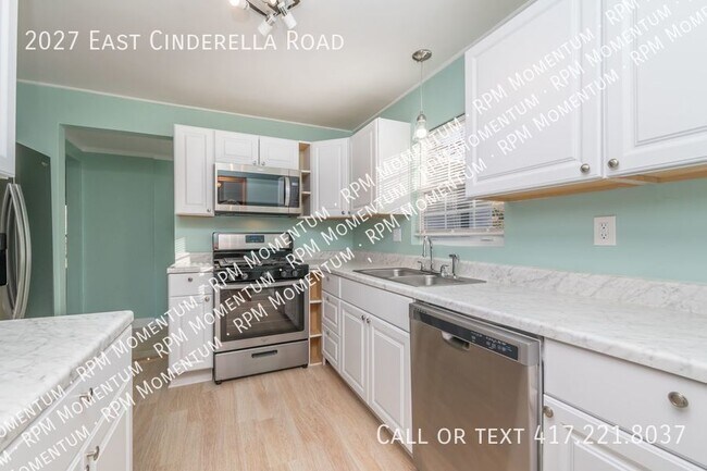 Building Photo - 2027 E Cinderella St