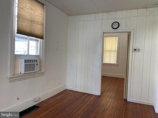 Building Photo - 721 Garfield Ave