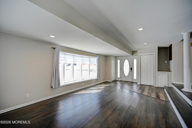 Foto del edificio - 17 Thomas Rd